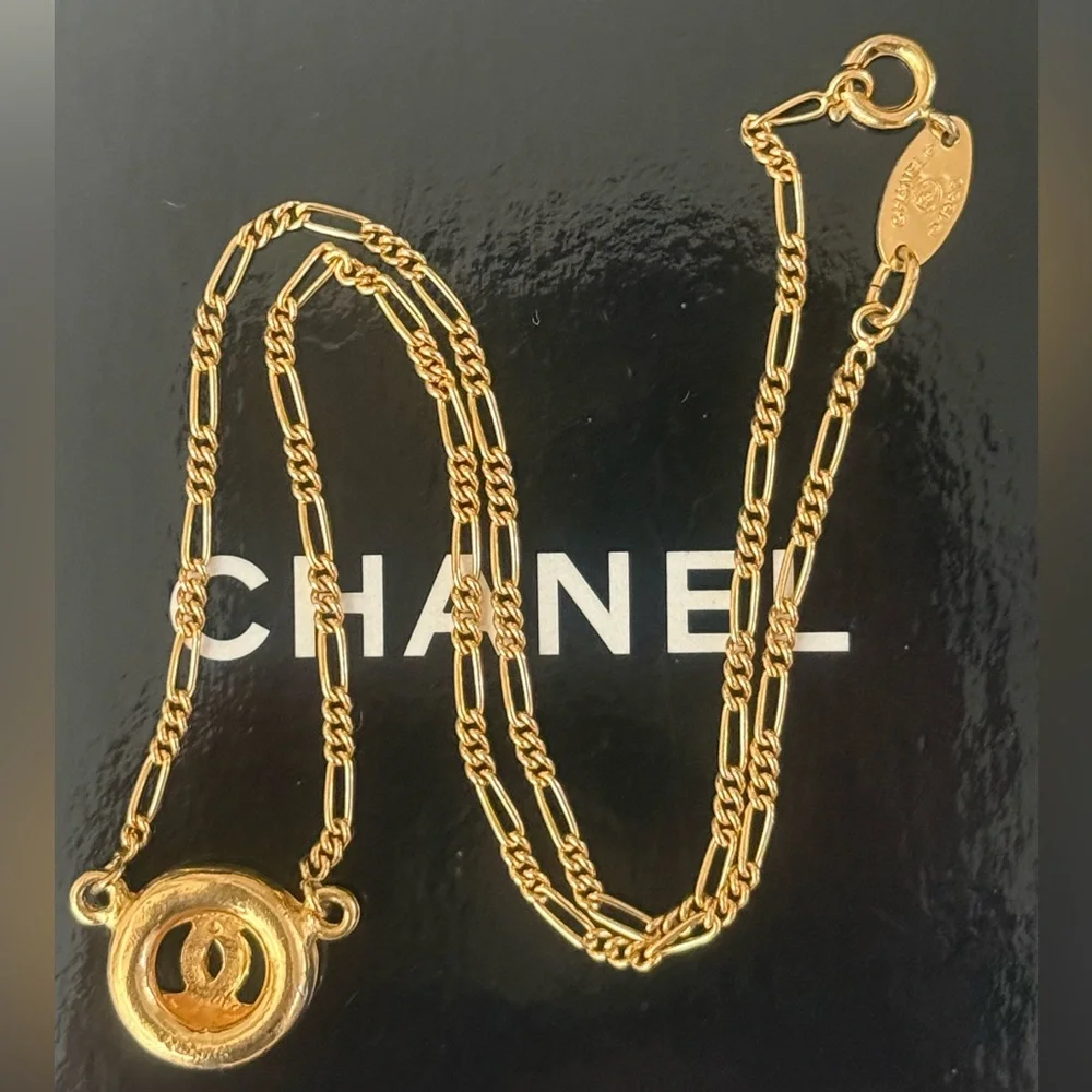 CHANEL 1983 CC Medallion-Pendant Necklace - Picture 5 of 11